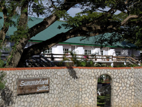 Summerland Suites Bon Accord Village Экстерьер фото